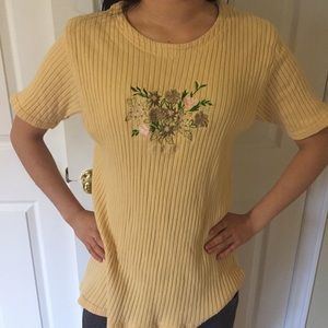 Ribbed yellow vintage shirt size large